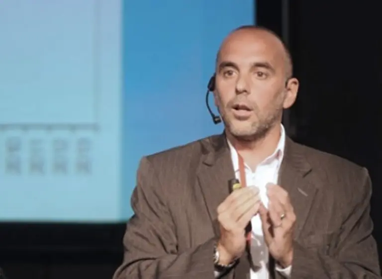 Economista K: "No se puede seguir pagando deudas con las reservas"