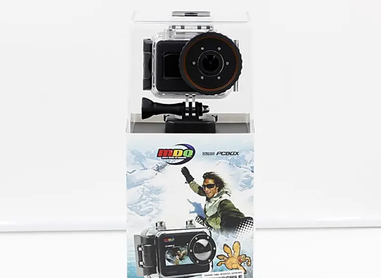 PCBox presenta una cámara compacta junto a los hemanos Weinbaum