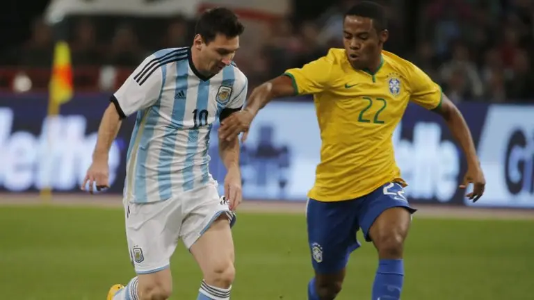 Argentina no tuvo un buen partido y perdió con Brasil en el inicio de la gira por Asia