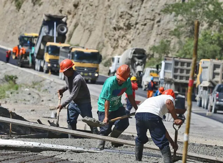 Hoja de ruta del Gobierno para reactivar la economí­a: más obra pública hasta que lleguen inversiones