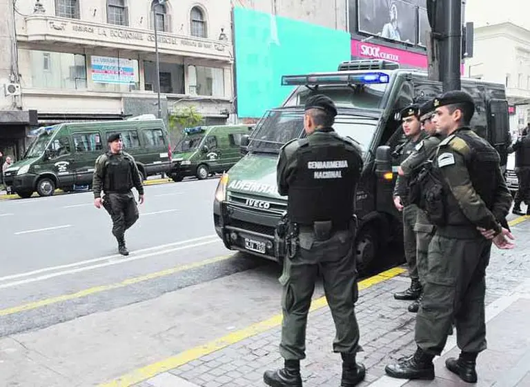 Encontraron unos u$s400.000 no declarados en una cueva financiera del Microcentro