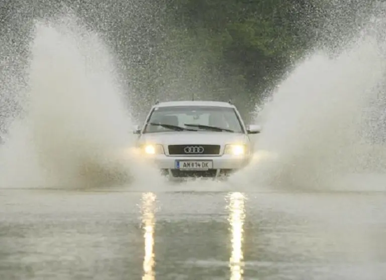 ¿Cómo funcionan los sensores de luces y de lluvia de los autos?