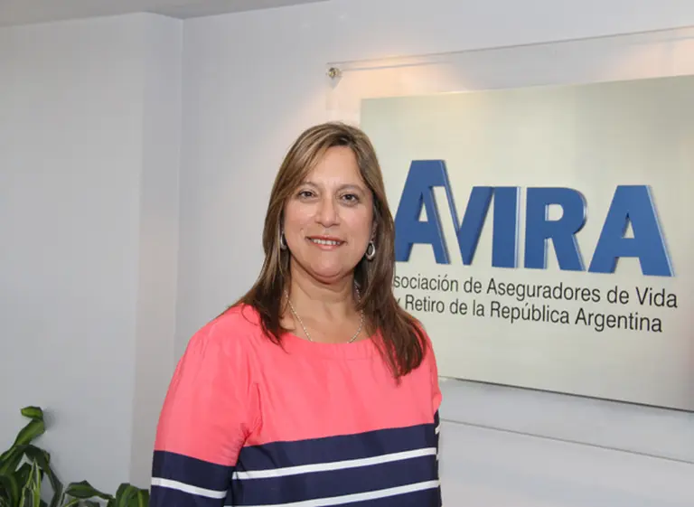 Reeligen a Claudia Mundo como Presidente de AVIRA