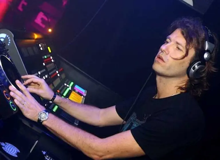 Entrevista al "David Guetta argentino" que hace bailar al mundo entero