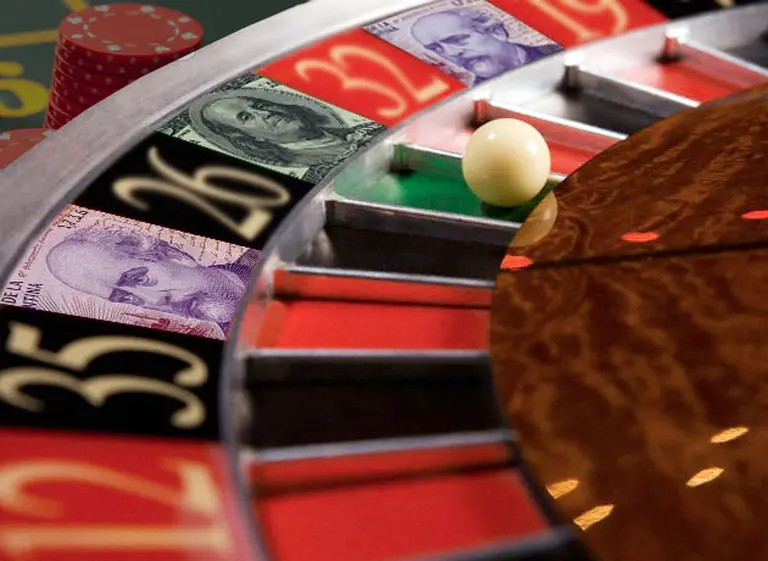 Especula y triunfarás: "conspiradores" que impulsaban devaluación reciben de premio un seguro de cambio