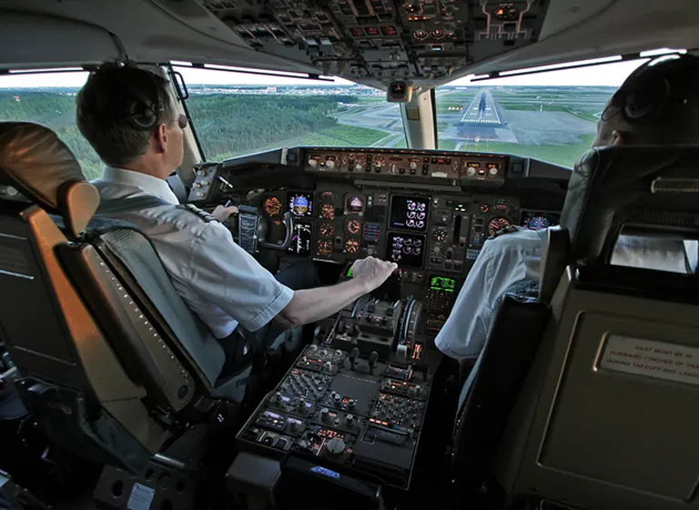 Cuántos empleados tiene Aerolí­neas frente a otras empresas aéreas