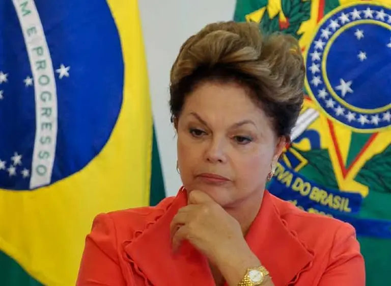 Brasil: Dilma renueva 13 ministros para despejar rumores de corrupción