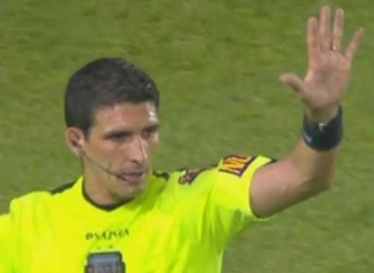 La AFA suspendió al polémico árbitro Andrés Merlos "por tiempo indeterminado"