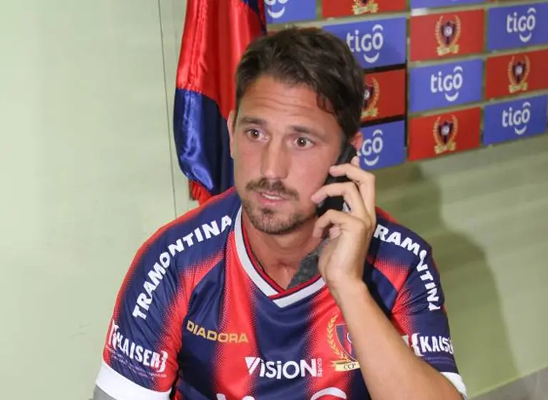 Confirman el procesamiento del jugador Jonathan Santana por evasión