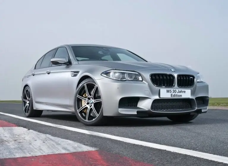 BMW presenta en la Argentina el 30 M5 Jahre, una edición especial del sedán