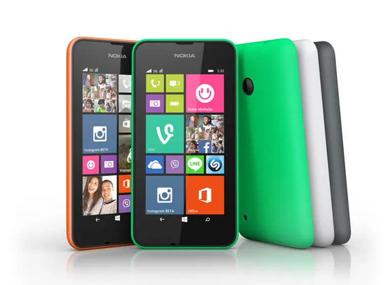 Microsoft sale a conquistar el mercado de los primeros usuarios de "smartphones" con un Nokia Lumia barato