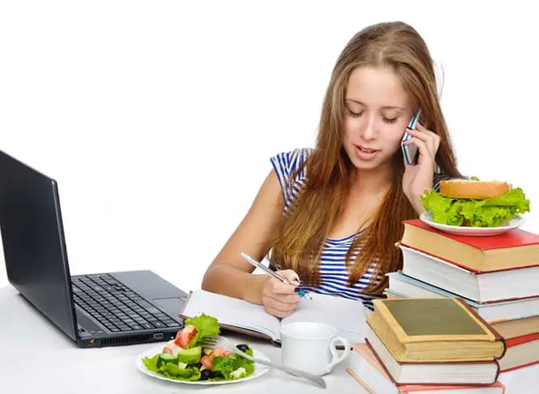 Estudiaba y no trabajaba, le reclamó cuota alimentaria a su abuela pero rechazaron su pedido