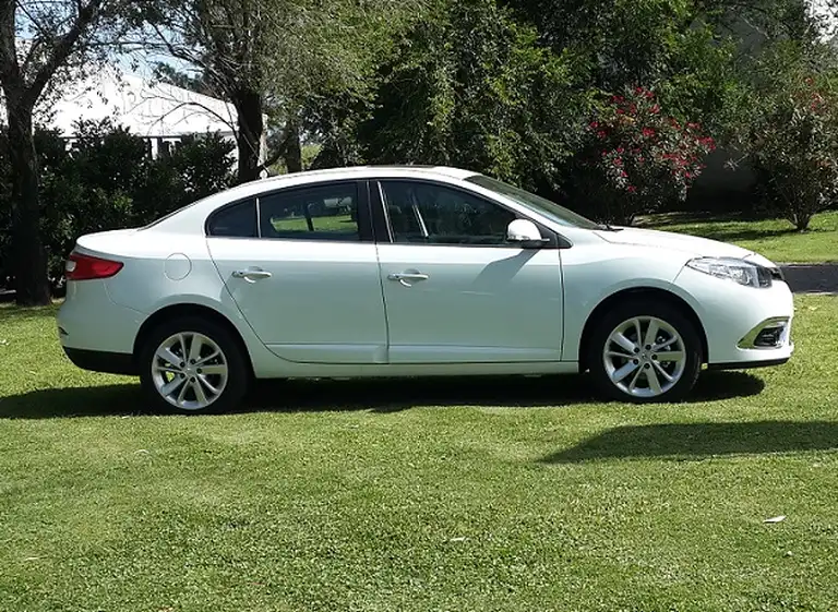 Renault presentó el Fluence con un plan de versiones muy equipadas sin impuesto