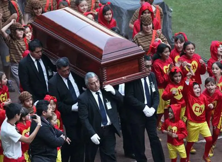 México le dijo adiós a "Chespirito" con un multitudinario homenaje