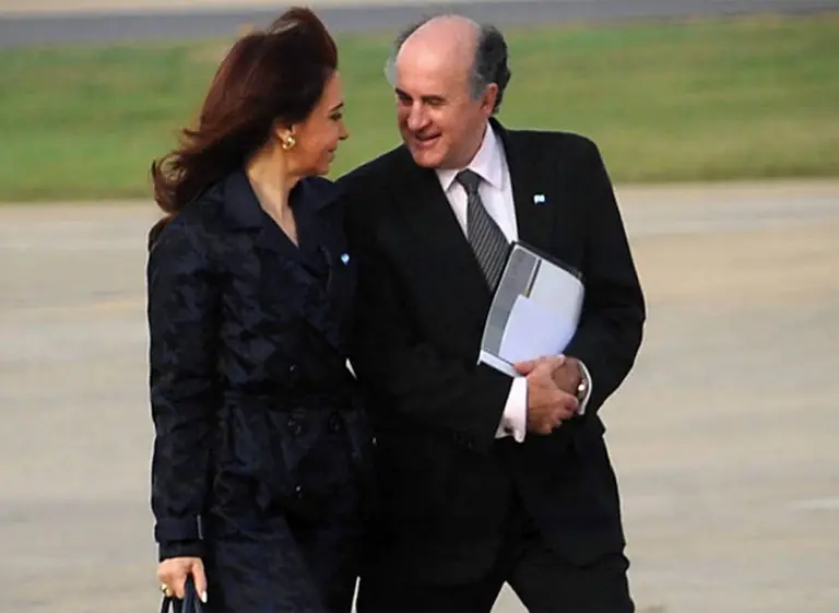 Se difundieron los audios de las escuchas  a Cristina y Parrilli