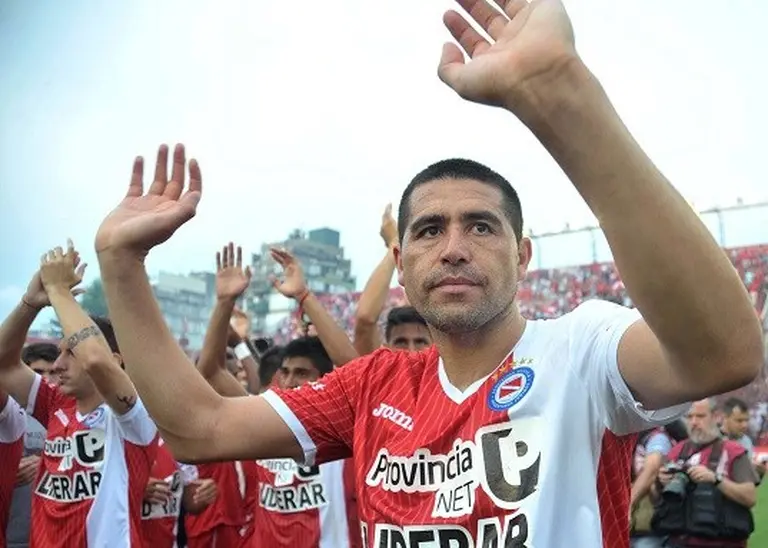 ¿Riquelme deja el mate y asado con amigos para irse a Paraguay?
