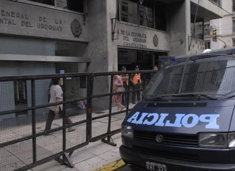 Uruguay entregará su embajada en Buenos Aires a mediados de 2015