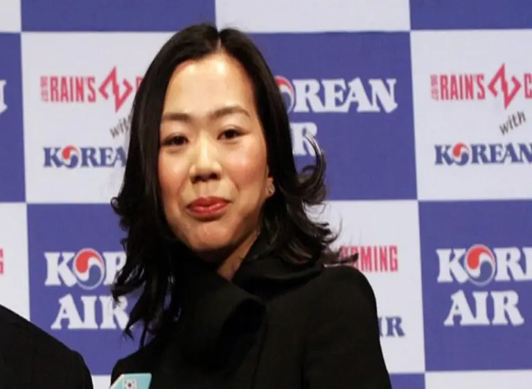 Escándalo en una aerolí­nea: la hija del dueño echó a un empleado porque sirvió mal las nueces