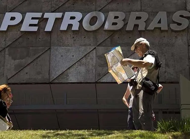 Petrobras planea vender activos por u$s13.700 millones en 2015 y 2016