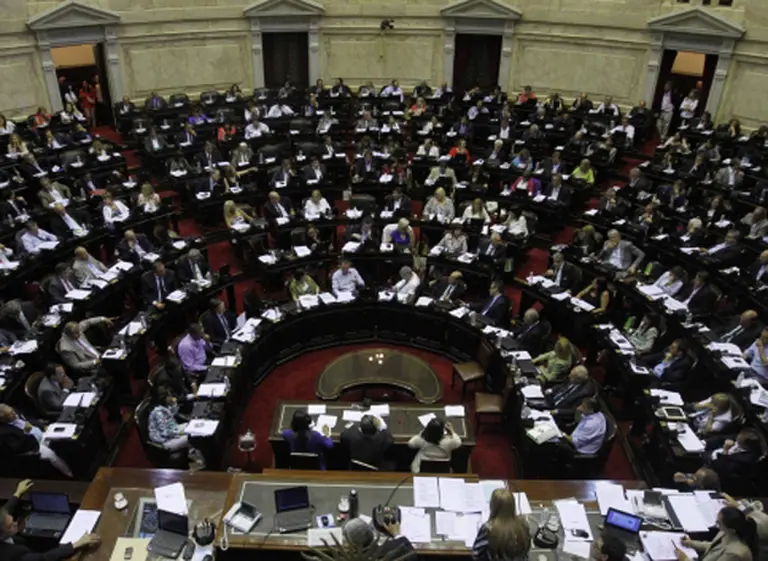 ¿Cómo es el sistema por el cual se define el reparto de bancas?