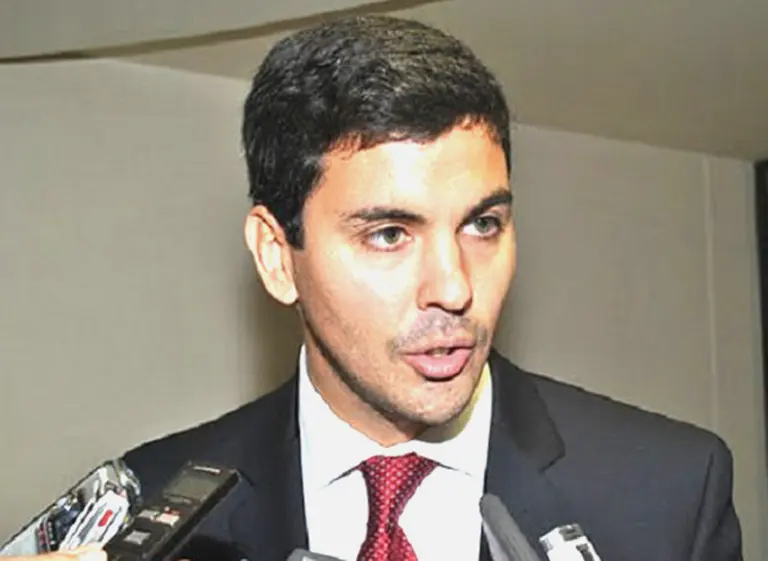 Nuevo ministro de Hacienda de Paraguay promete controlar el déficit sin más impuestos