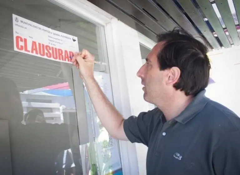 Clausuraron un balneario top de Mar del Plata por prohibir que veraneantes instalen sus sombrillas