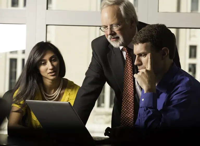 Los MBA especializados se consolidan como opción preferida de los ingenieros y arquitectos