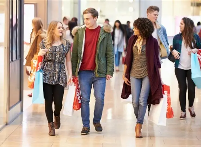 Ante la suba de tasas, los comercios apuntan a promos con efectivo