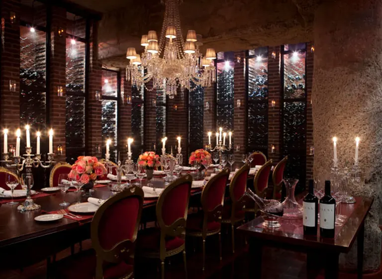 Viaje al centro del Faena Hotel: así­ es la cava que alberga más de 5.000 botellas de vino