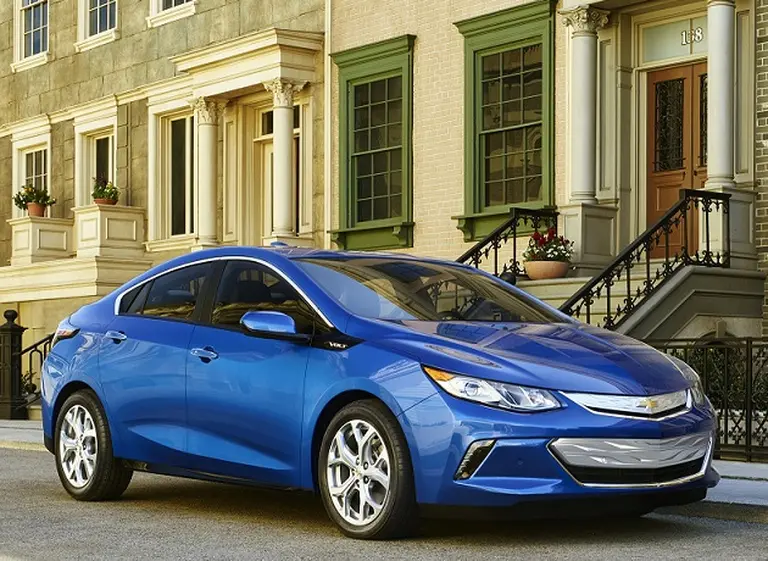 Chevrolet presentó el Volt eléctrico 2016, ahora con baterí­a de mayor duración y nuevo diseño