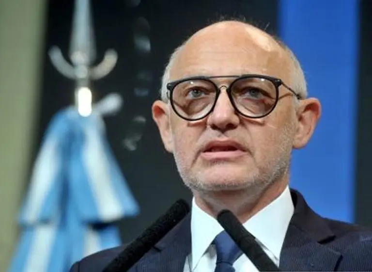 A un dí­a del recambio presidencial, nombraron otros dos embajadores