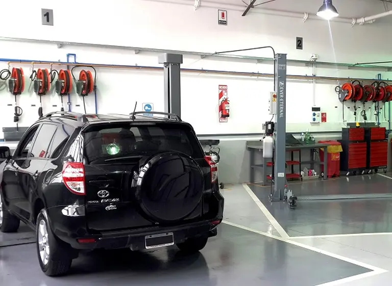 Toyota es la primera automotriz que certifica con la norma ISO 14001 a todos sus concesionarios