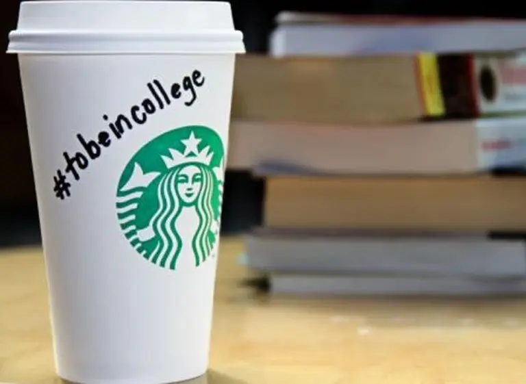 Starbucks amplió su sistema de becas universitarias para empleados