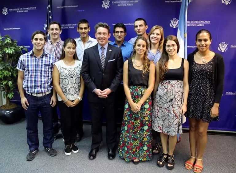 Diez becarios argentinos viajan a Estados Unidos para perfeccionar su inglés