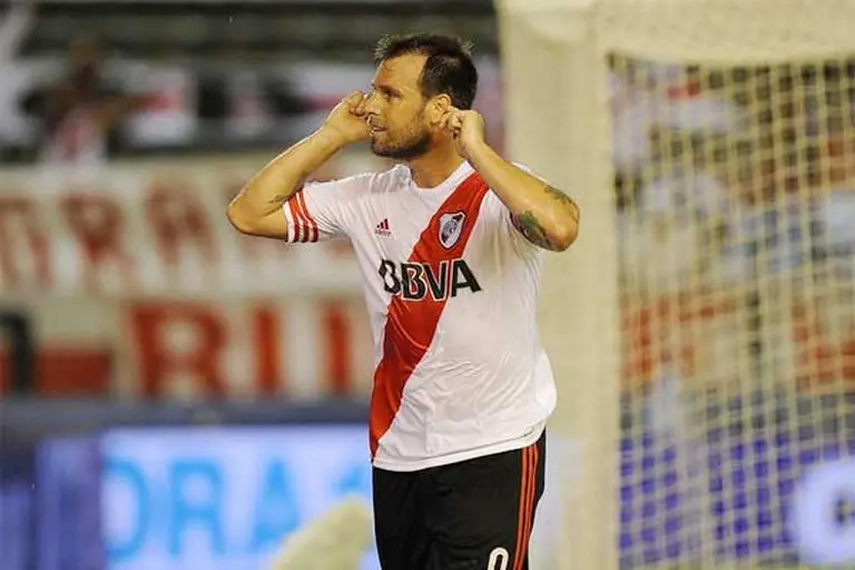 Fernando Cavenaghi podrí­a dejar River a mitad de año