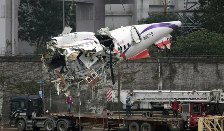 Así­ se estrelló el avión de TransAsia en Taiwán que dejó 22 muertos
