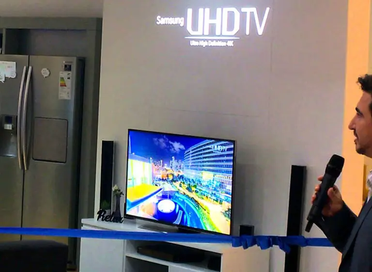 Samsung inaugura su propia casa en el Big Frávega frente a Unicenter