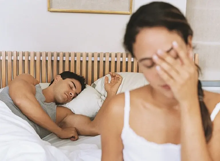 ¿Chau dolor de cabeza? Crean pastilla que aumenta el deseo sexual femenino