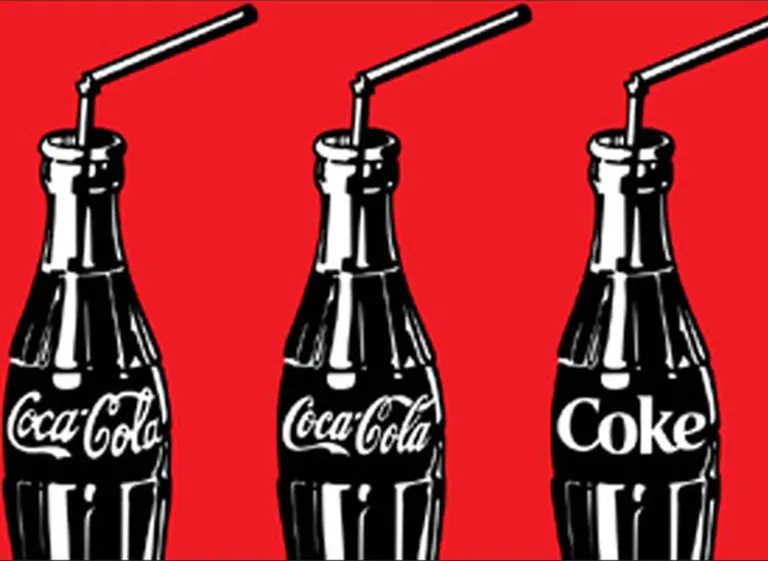 La botella de Coca Cola cumple 100 años y la marca ya arranca con los festejos