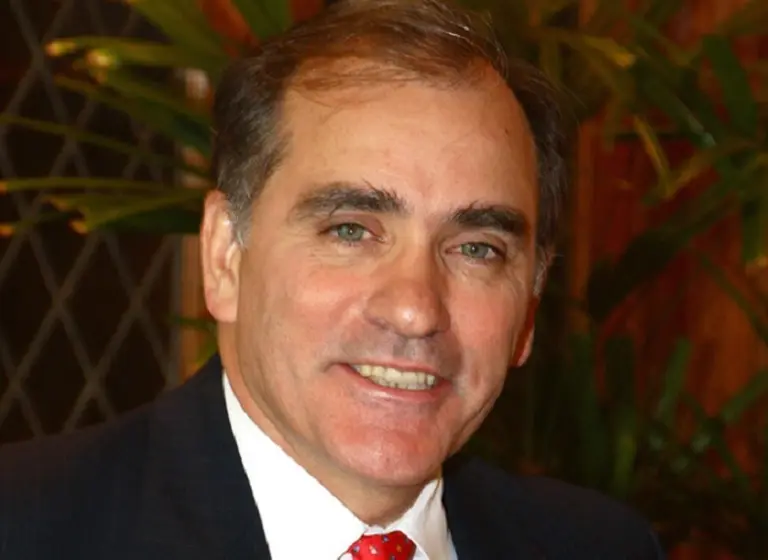 Tras haberse desempeñado durante casi tres décadas, renunció histórico banquero del Citi