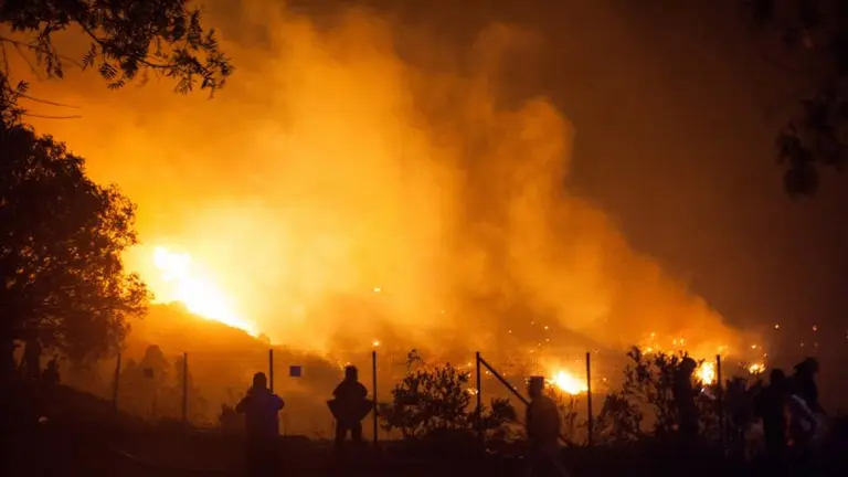 Reconocen que el incendio en Juní­n de los Andes está "descontrolado"