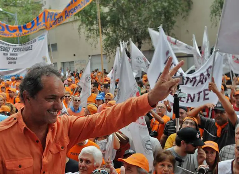 Encuesta de Poliarquí­a ubica a Daniel Scioli en primer lugar, seguido a seis puntos por Macri y a diez de Massa