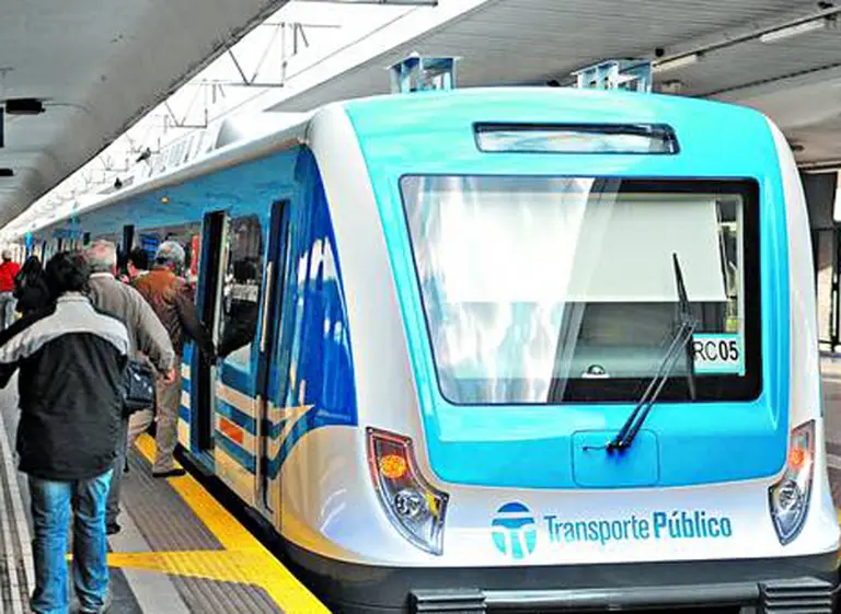 Después de tres años, el tren Sarmiento extiende su servicio nocturno