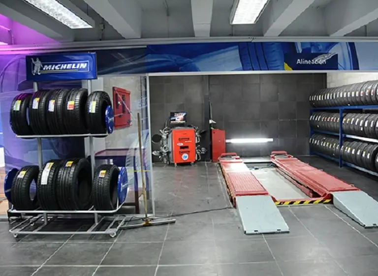 Performance Center inaugura un nuevo local Michelí­n con cambio de imagen