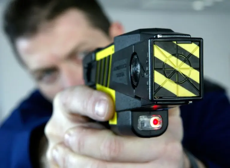 La Corte porteña habilita a la Metropolitana a usar las pistolas Taser