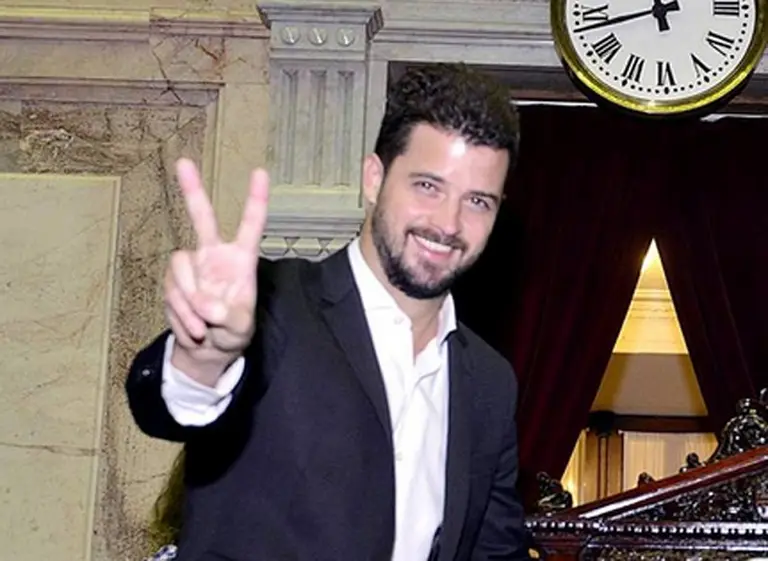 Novio de Flor K cuestionó el "fuego amigo" y llamó a votar por Scioli