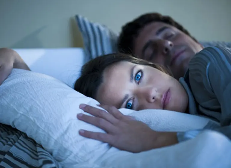 El simple ejercicio que ayuda a dejar de roncar