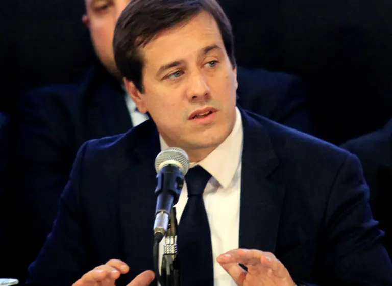 Mariano Recalde propone intervenir el mercado inmobiliario y gravar viviendas sin alquilar