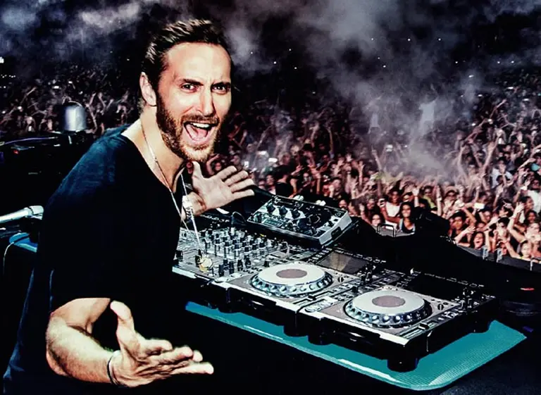 TAG Heuer lanzó un reloj inspirado en su nuevo embajador, David Guetta