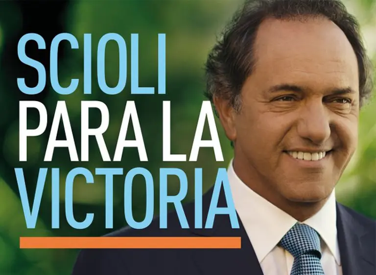 Daniel Scioli refuerza su perfil kirchnerista con un nuevo afiche para su campaña presidencial